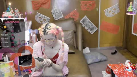 Skinnygirl online show from February 7, 11:55 pm