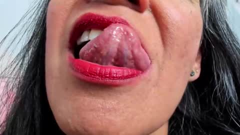 Lailacastillo online show from September 18, 3:32 pm