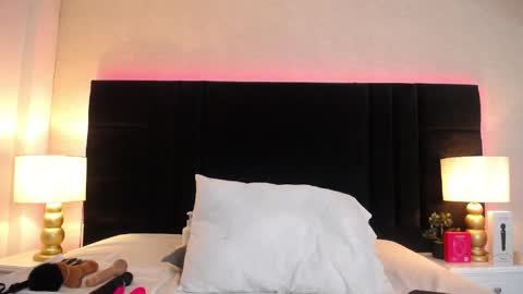 Laila Stilwills online show from April 11, 7:25 am