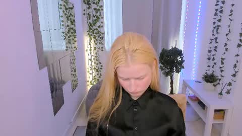 Laly online show from July 29, 8:36 am