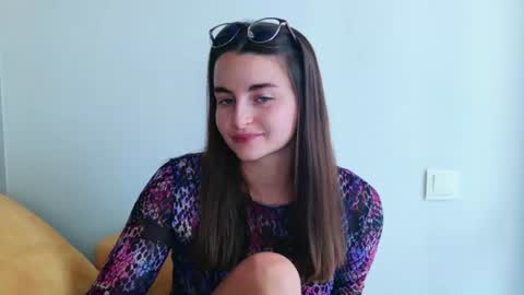 lana_gl online show from June 29, 10:15 am