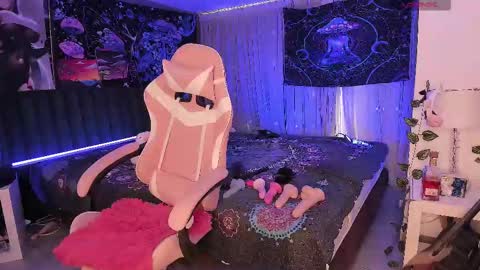 L A N A  online show from February 21, 5:53 pm