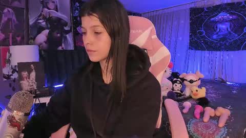 L A N A  online show from February 17, 6:31 am