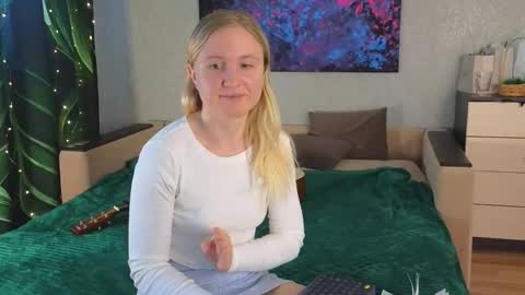 LanaviSmith online show from February 6, 7:12 am