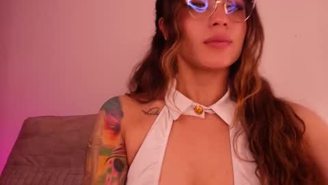 Lara online show from November 11, 8:50 pm