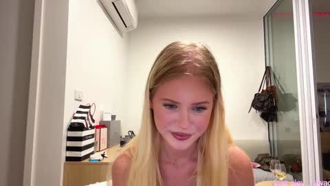 Stella online show from March 1, 10:15 am