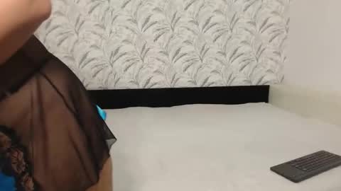 larataylorrr online show from December 17, 6:50 am