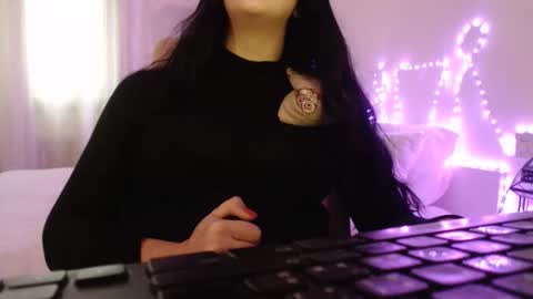 Auri online show from February 5, 3:26 pm