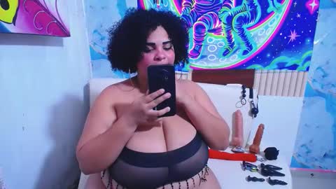 latina_bigboos12 online show from October 22, 3:11 am