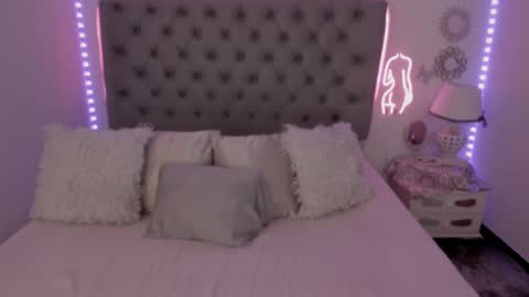 Laura online show from February 25, 2:47 am