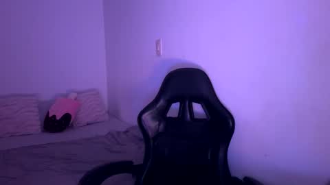 laura online show from April 3, 1:14 am