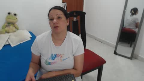 laura_foxx2379 online show from December 15, 1:44 am