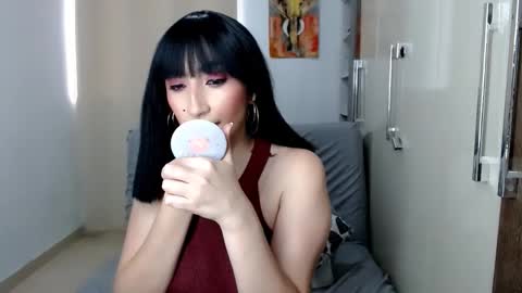 Laura online show from October 19, 9:06 pm