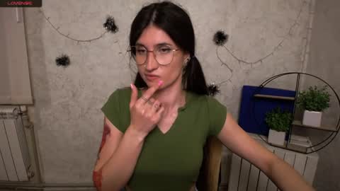 Laura online show from April 22, 7:27 am