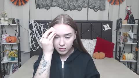 LauraHlot online show from October 23, 5:41 pm