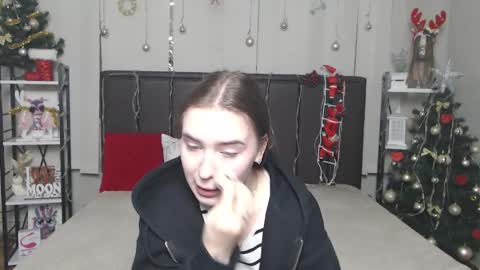 LauraHlot online show from December 15, 8:41 am