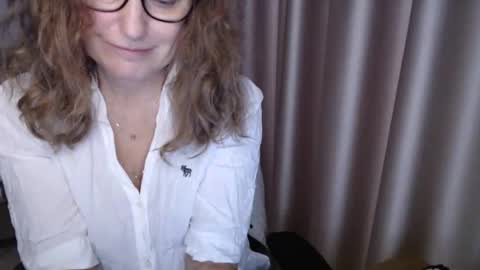 Lauraoven1 online show from December 2, 8:49 am