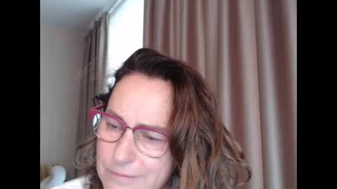 Lauraoven1 online show from October 10, 7:35 am