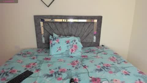 laurasofia01 online show from November 27, 2:14 am