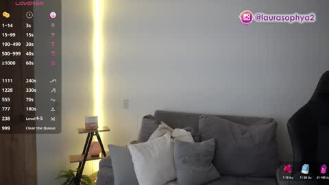 Laura online show from October 28, 5:19 pm