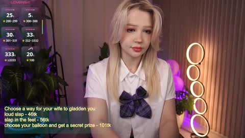  Laura  online show from October 2, 6:18 am