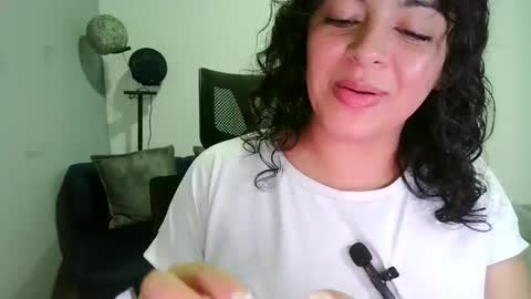 laurenhot94 online show from February 26, 1:15 am