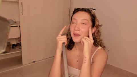 laurenn_111 online show from June 12, 5:26 am