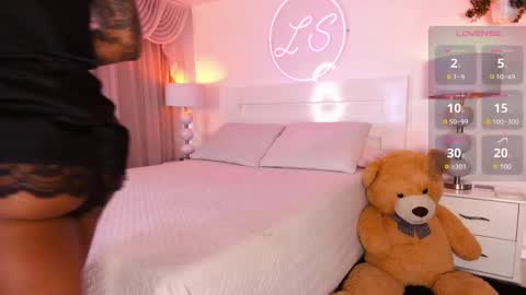 Lauren Saenz online show from February 10, 12:18 pm