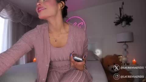 Lauren Saenz online show from March 8, 12:07 pm