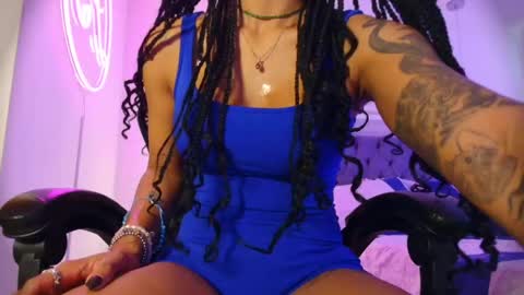 Lauren Saenz online show from May 27, 12:02 pm