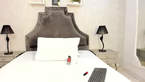 Lauren  online show from October 23, 2:45 pm