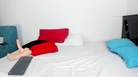 LauryJonson  online show from October 2, 10:04 pm