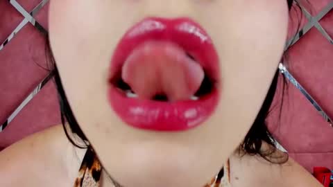 LauryJonson  online show from February 28, 4:53 pm