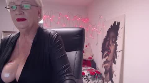 Layla online show from December 22, 5:12 am