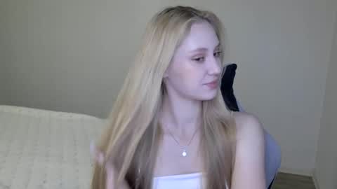 LaylaPretty001 online show from October 6, 4:18 am