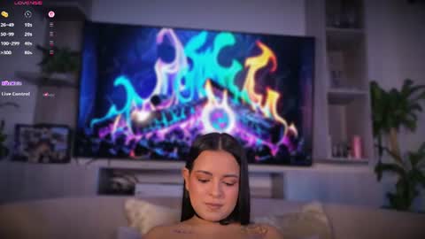 L E A   online show from July 23, 6:38 pm