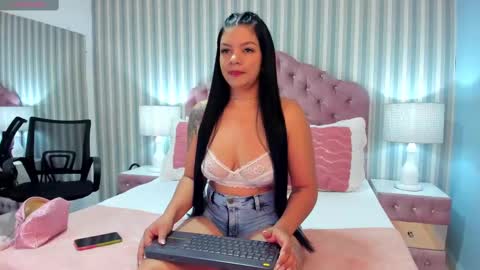 Leah Fontana online show from January 28, 12:32 pm