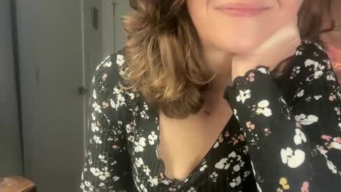 Leah Sparkles online show from March 16, 3:38 pm