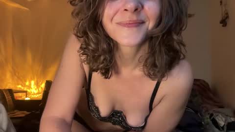 Leah Sparkles online show from April 14, 11:10 am