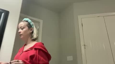 leanneluxecouple online show from November 18, 11:33 am