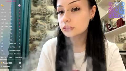 Kiki online show from May 9, 3:36 pm