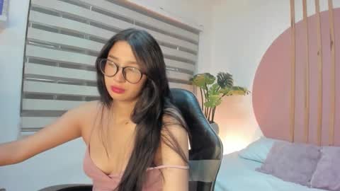 L E I A online show from November 29, 12:09 pm