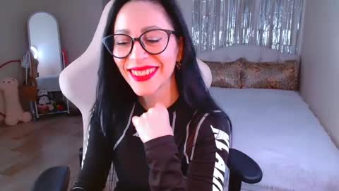 leilamurray online show from February 24, 9:19 am