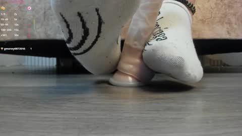 leilapons online show from December 22, 10:02 pm