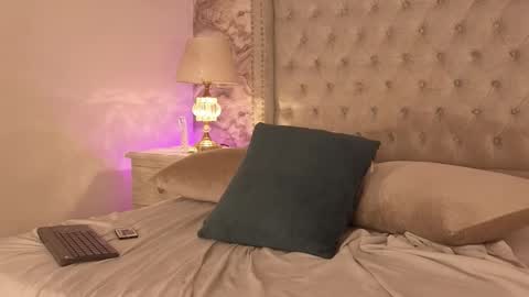 Leizathompson online show from March 4, 6:14 pm