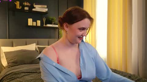 Lela online show from April 24, 8:44 pm