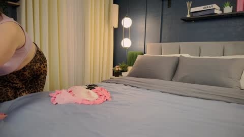 Lela online show from January 3, 8:32 pm