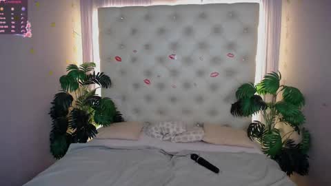 Lela online show from March 9, 6:43 pm