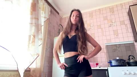 Hellomy name is Lennieits my first day here nice to meet you Give me 50 thumbs ups online show from May 15, 7:44 am