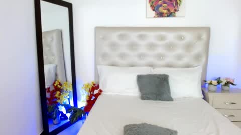 LUCY online show from April 18, 11:15 pm